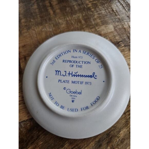 Hummel Figures 835 Lily of the Valley 343 & 973 Lot - Picture 13 of 14